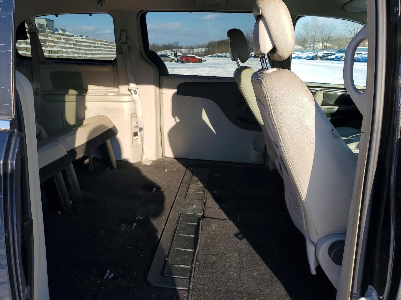 2013 CHRYSLER TOWN & COUNTRY TOURING photo 11