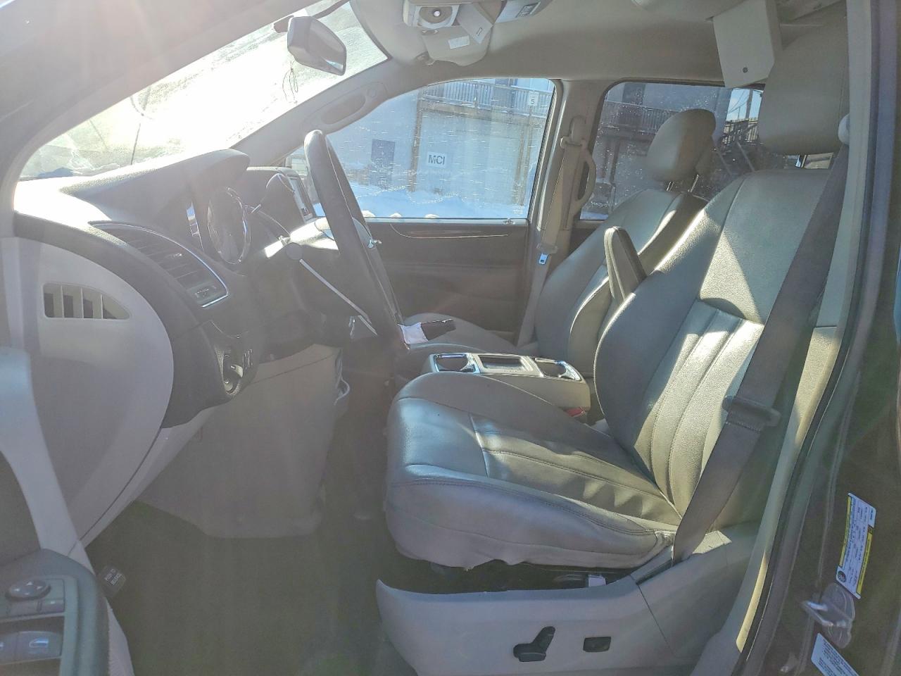 2013 CHRYSLER TOWN & COUNTRY TOURING photo 7