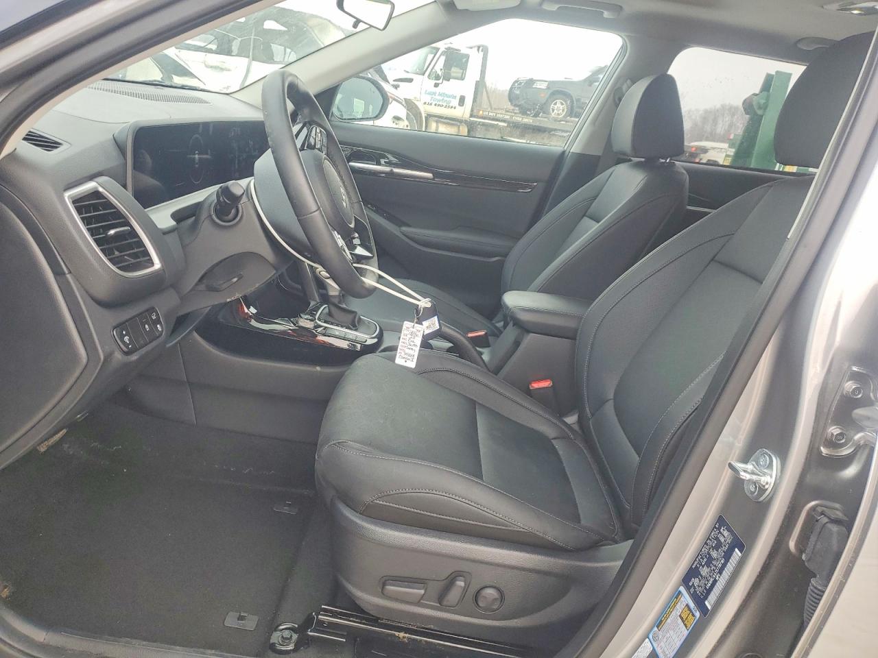 2025 KIA SELTOS EX photo 13