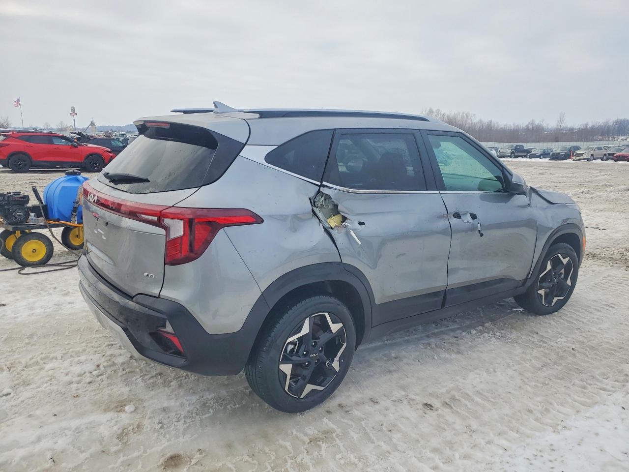 2025 KIA SELTOS EX photo 5