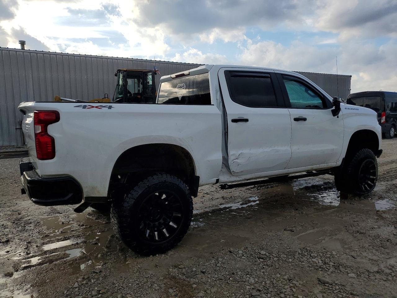 2019 CHEVROLET SILVERADO K1500 photo 3