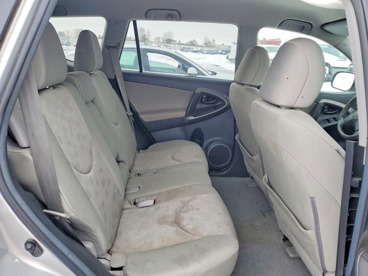 2011 TOYOTA RAV4 photo 11
