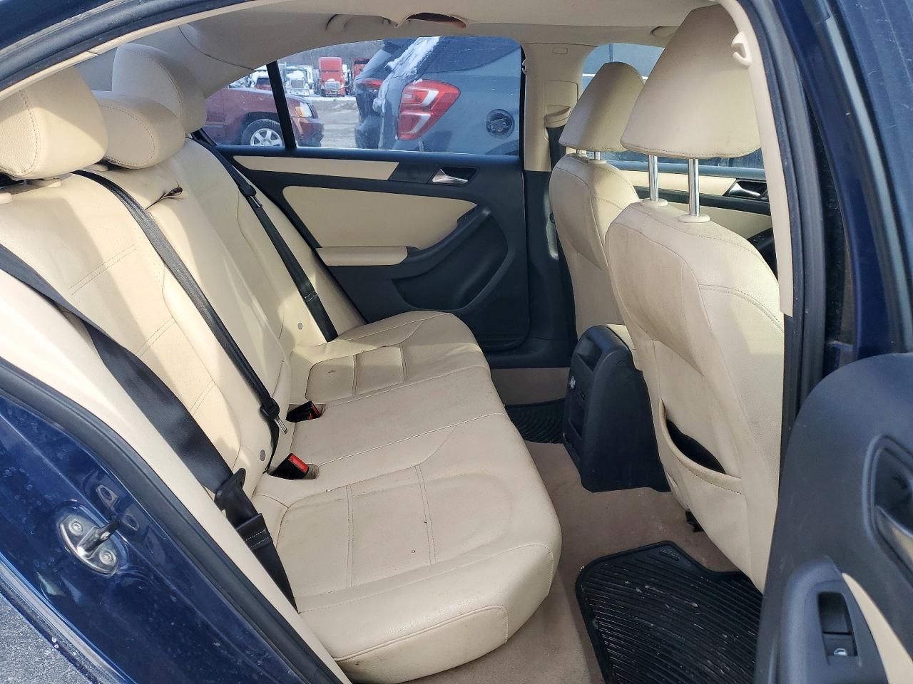 2011 VOLKSWAGEN JETTA SE photo 10
