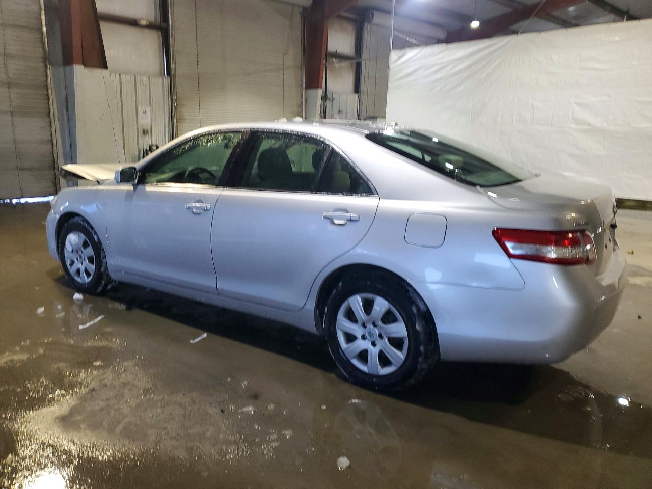 2010 TOYOTA CAMRY BASE photo 3