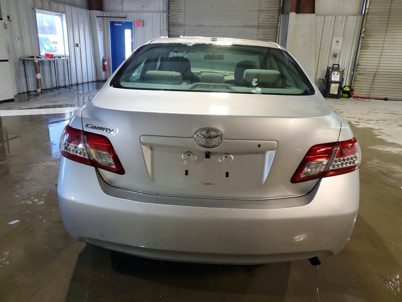 2010 TOYOTA CAMRY BASE photo 11