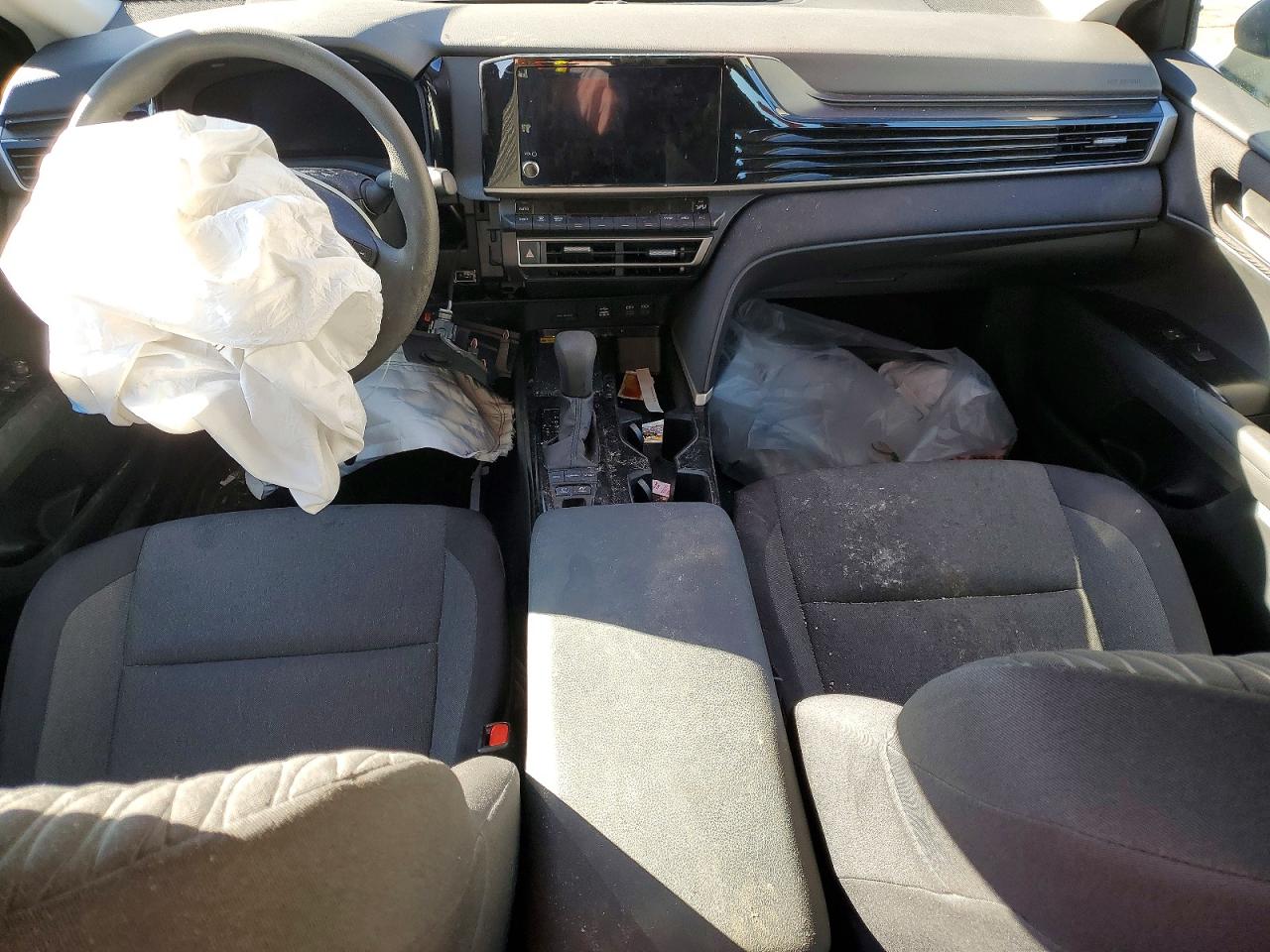 2025 TOYOTA CAMRY LE photo 8