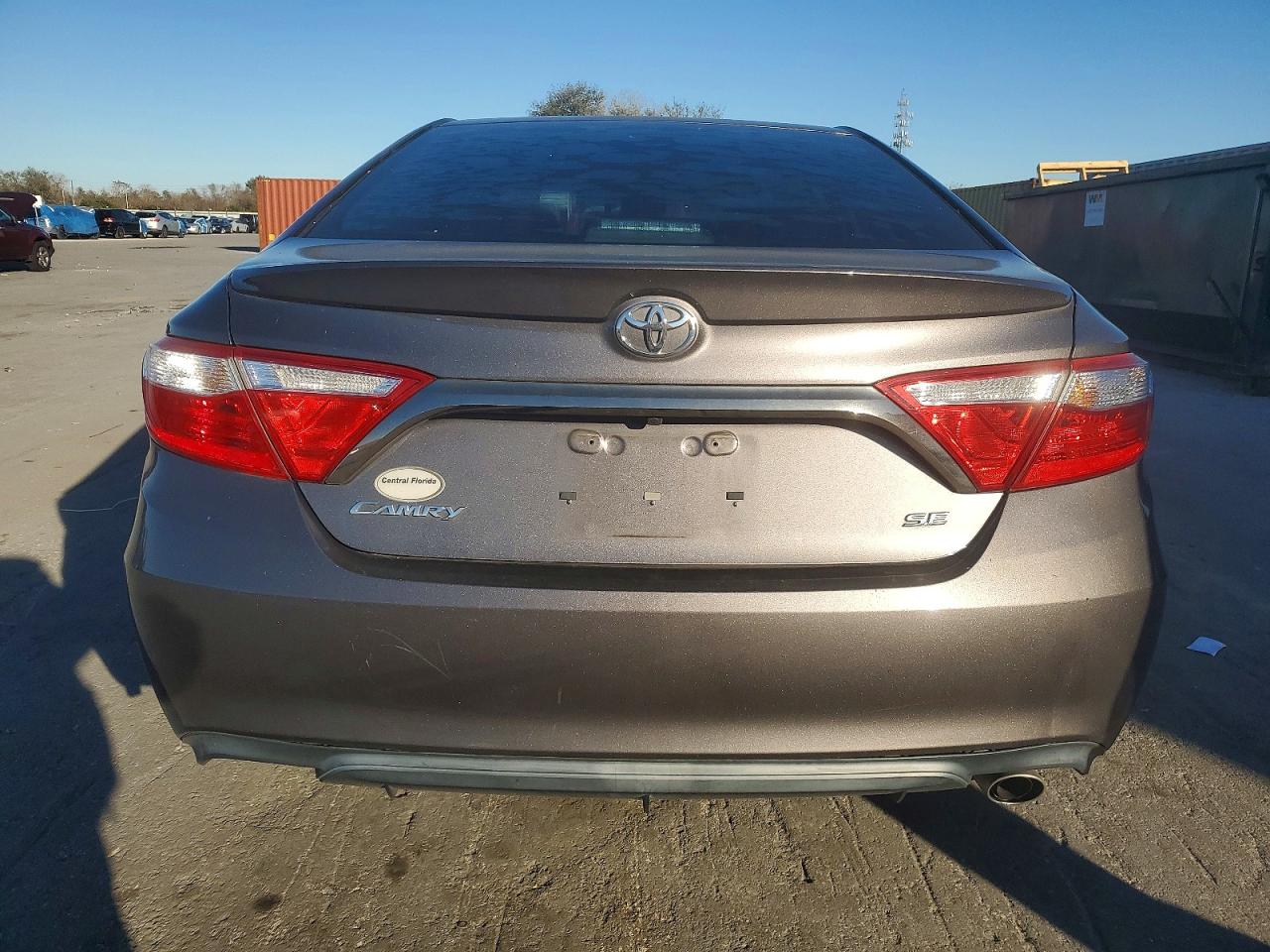 2016 TOYOTA CAMRY SE photo 6