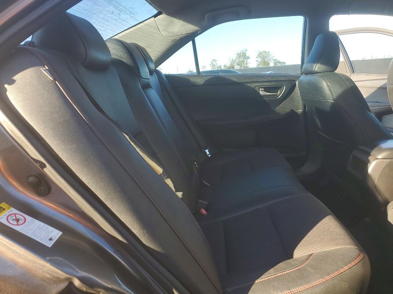 2016 TOYOTA CAMRY SE photo 10