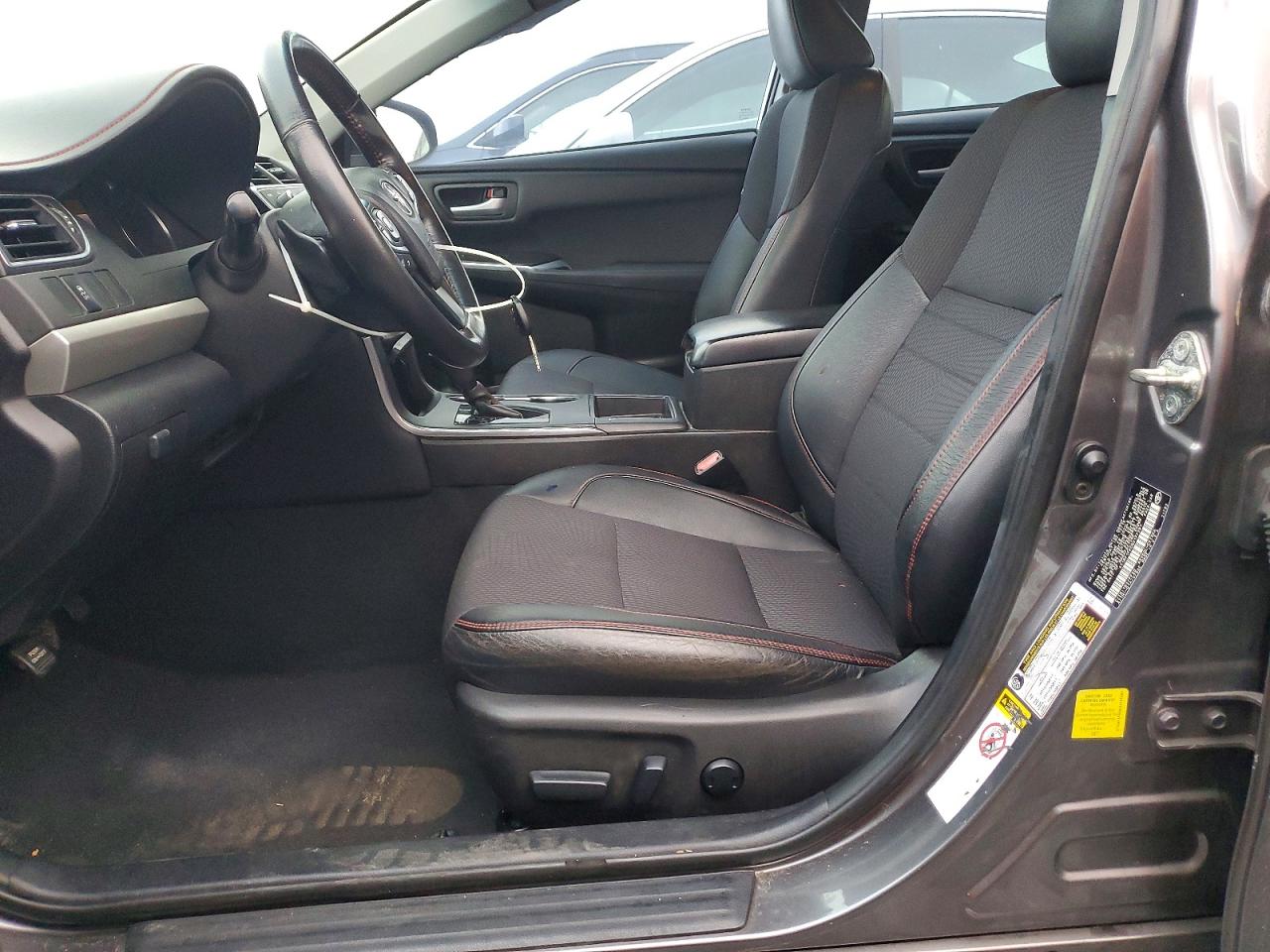 2016 TOYOTA CAMRY SE photo 7