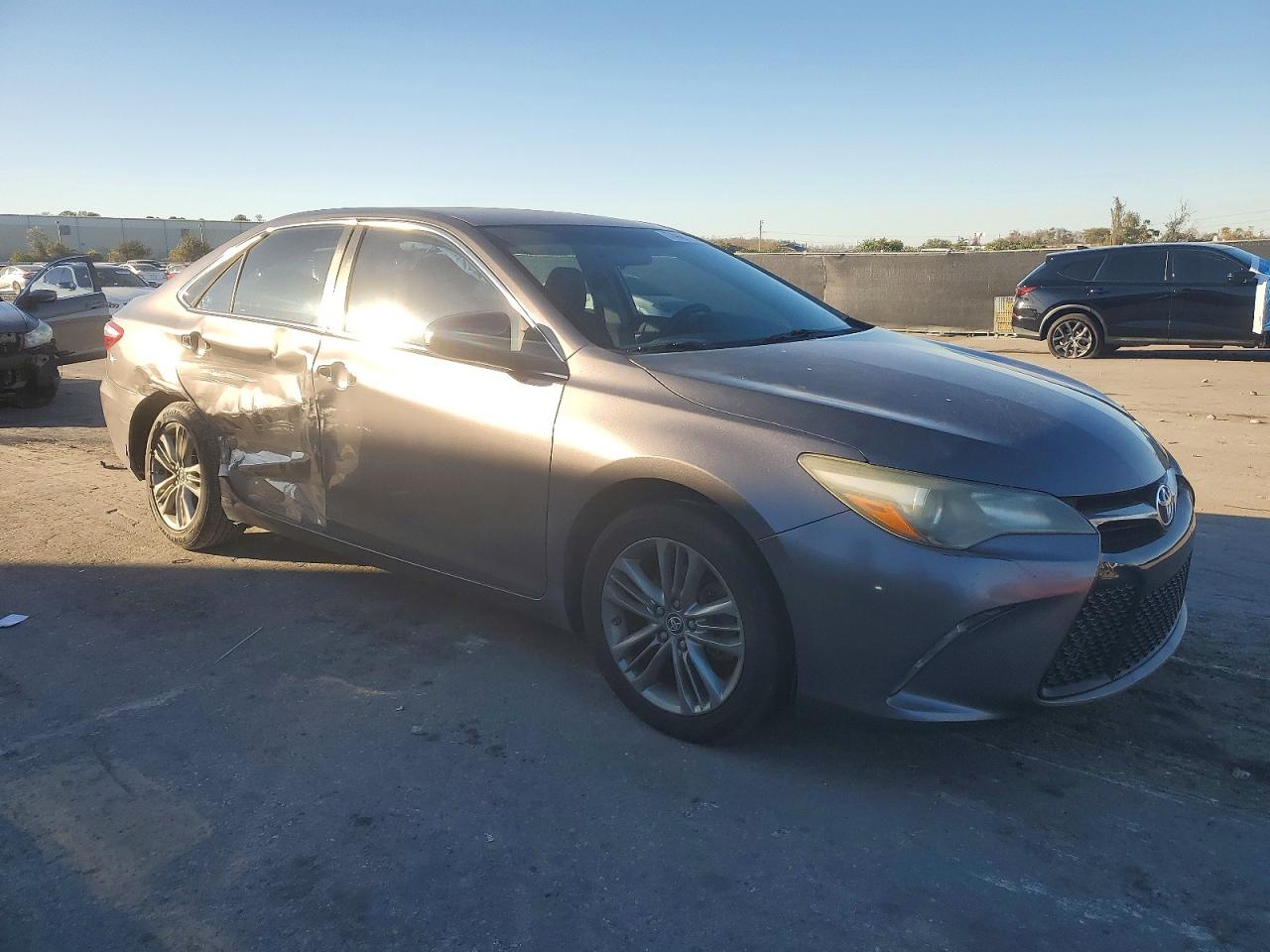 2016 TOYOTA CAMRY SE photo 4