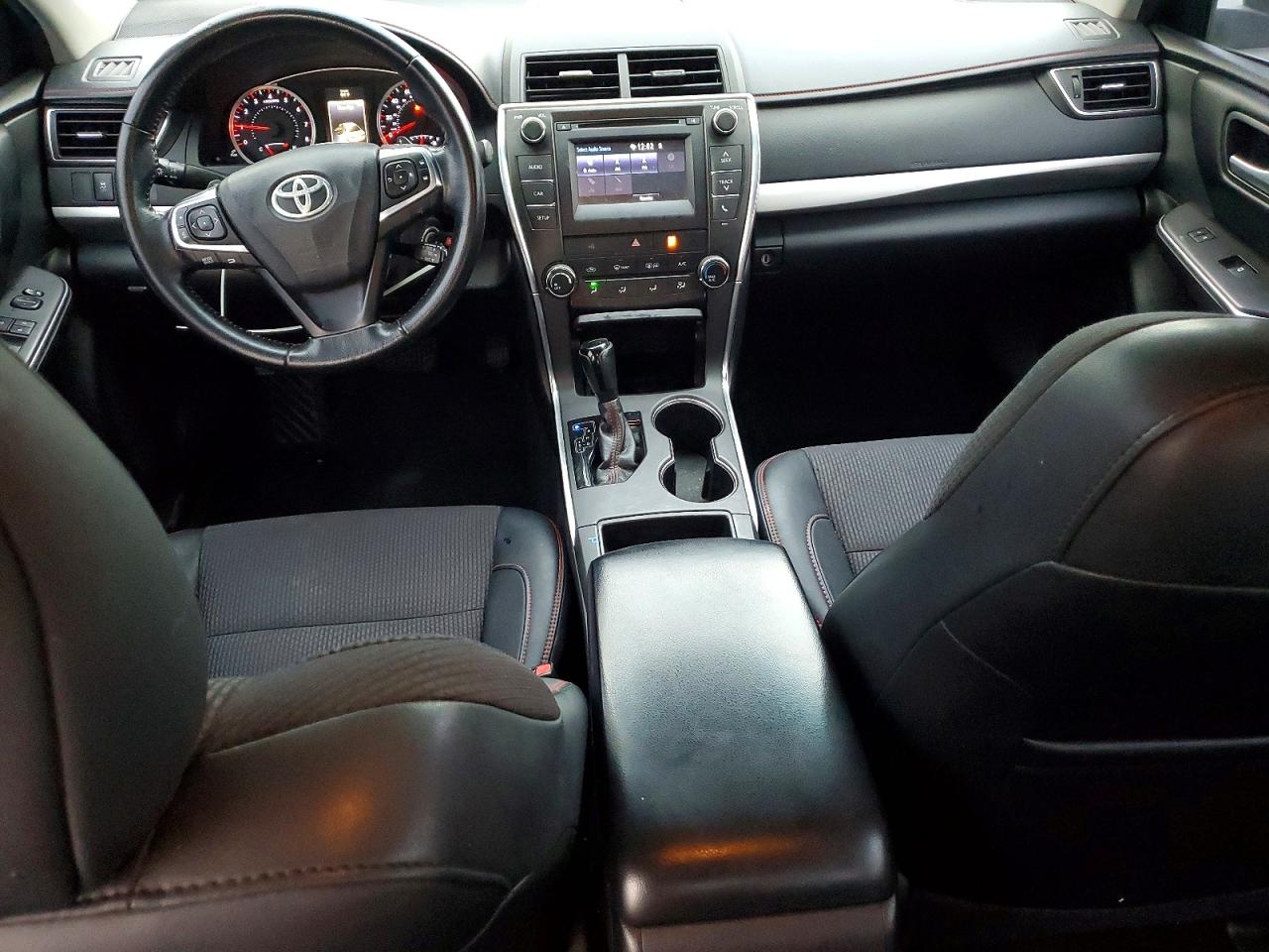 2016 TOYOTA CAMRY SE photo 8