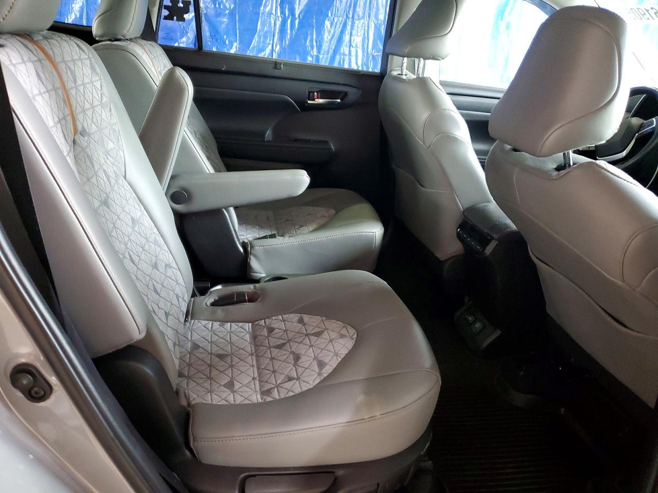 2022 TOYOTA HIGHLANDER HYBRID XLE photo 11