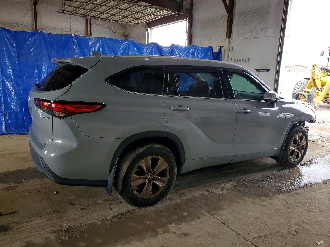 2022 TOYOTA HIGHLANDER HYBRID XLE photo 3