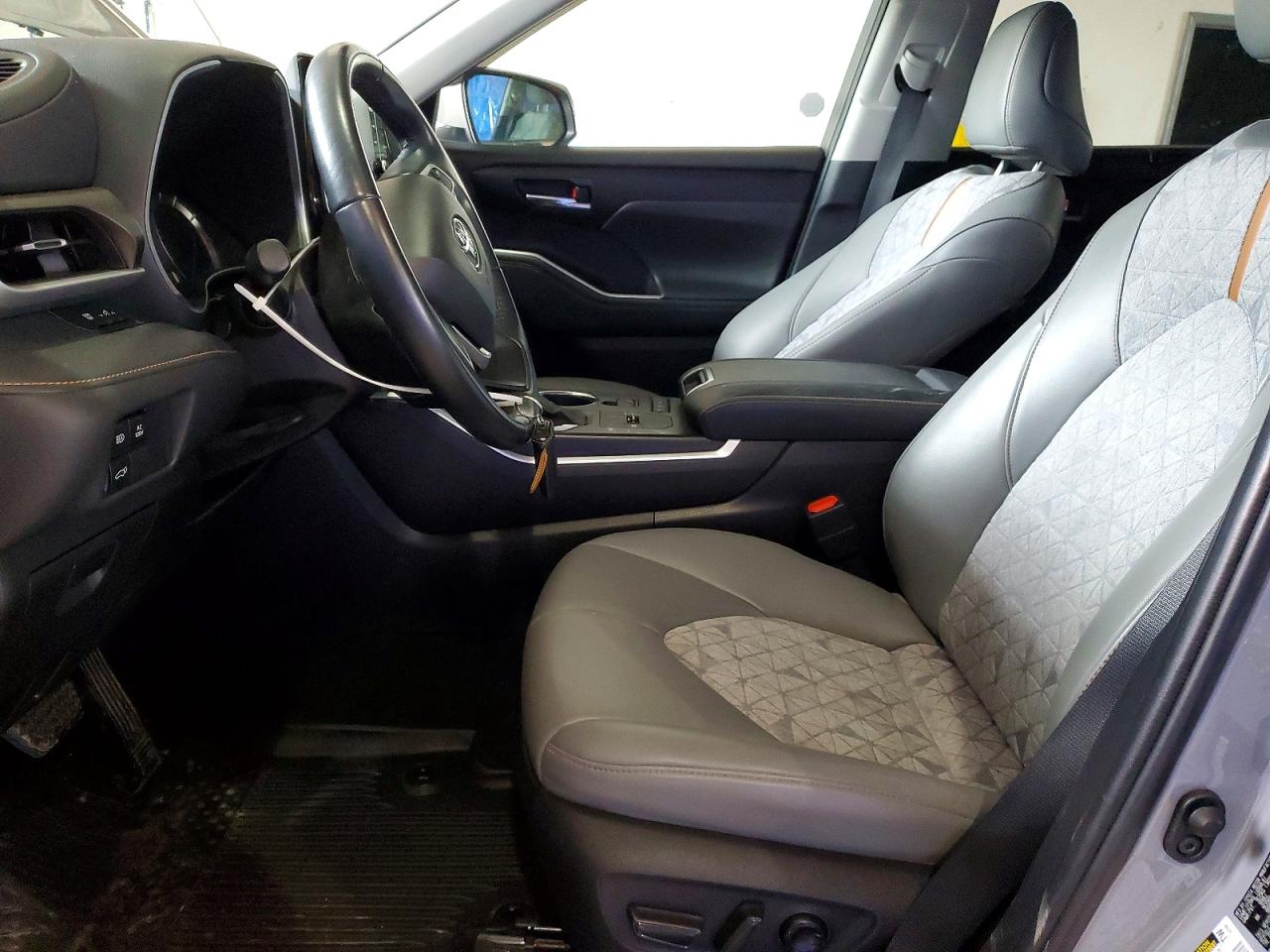 2022 TOYOTA HIGHLANDER HYBRID XLE photo 7