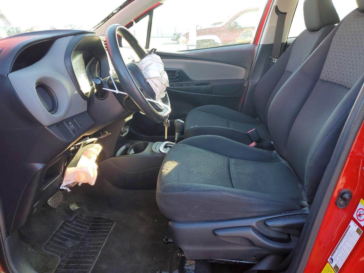 2016 TOYOTA YARIS 5-DOOR L photo 19