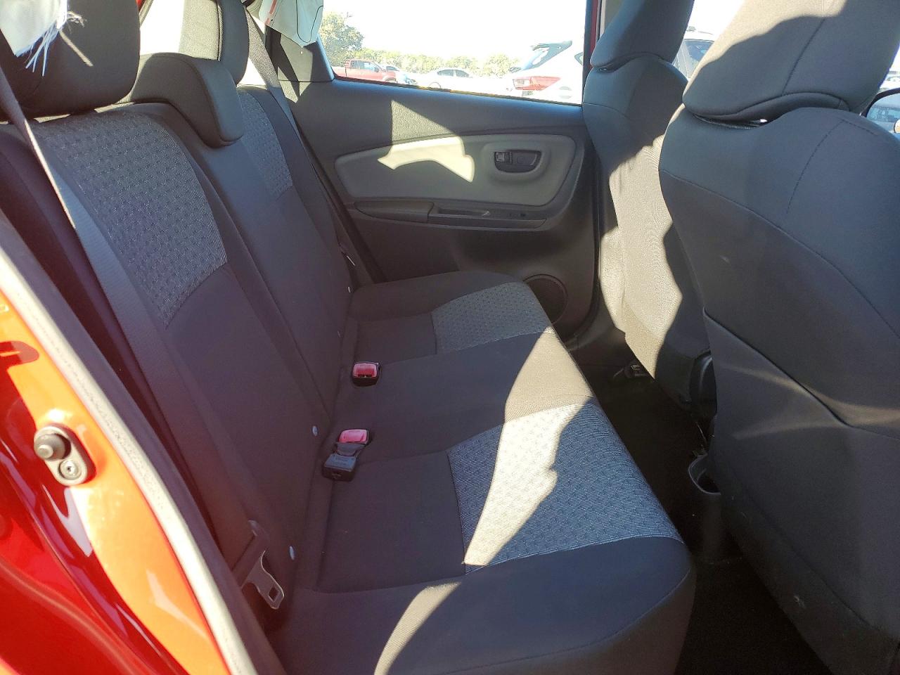 2016 TOYOTA YARIS 5-DOOR L photo 28