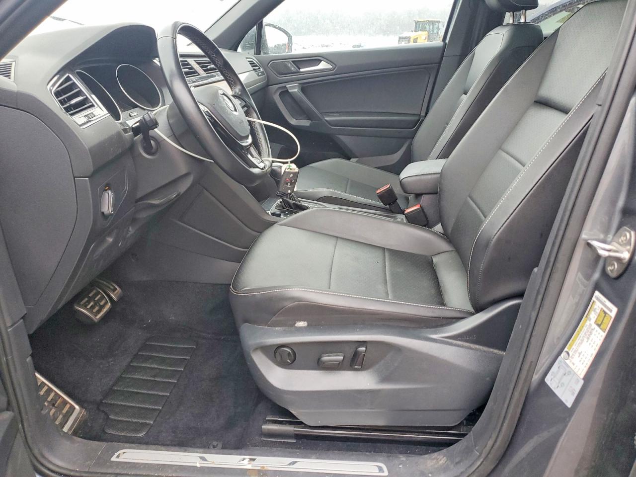 2021 VOLKSWAGEN TIGUAN SE photo 25