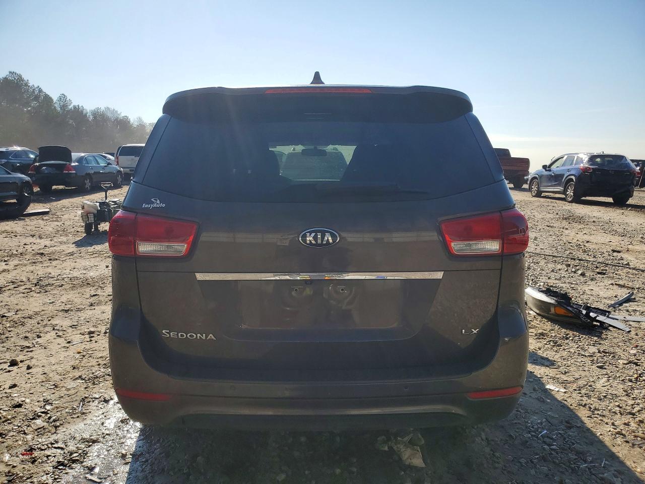 2016 KIA SEDONA LX photo 16