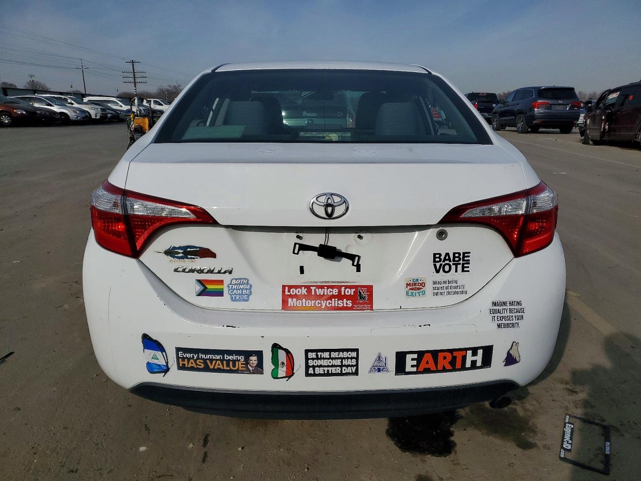 2015 TOYOTA COROLLA L photo 16