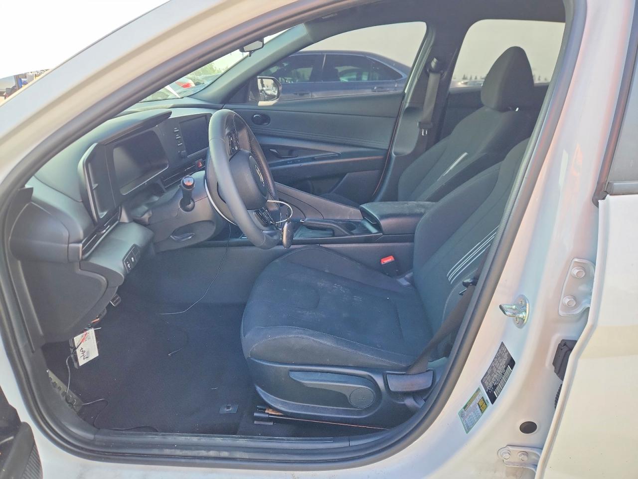 2025 HYUNDAI ELANTRA SEL SPORT photo 13