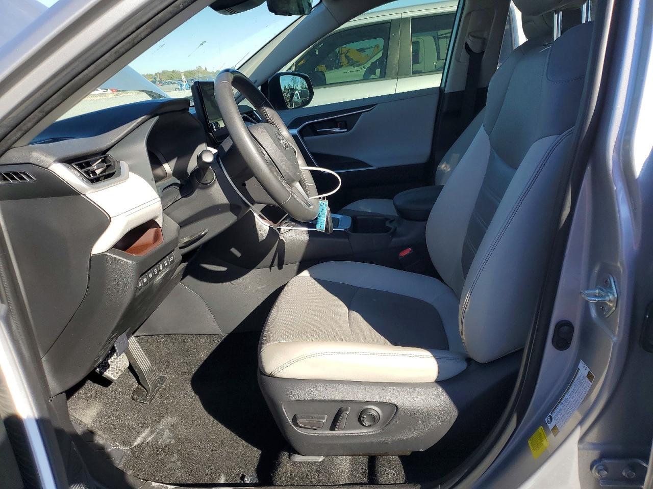2024 TOYOTA RAV4 LIMITED photo 7