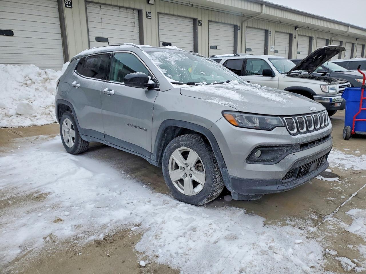 2022 JEEP COMPASS LATITUDE photo 4
