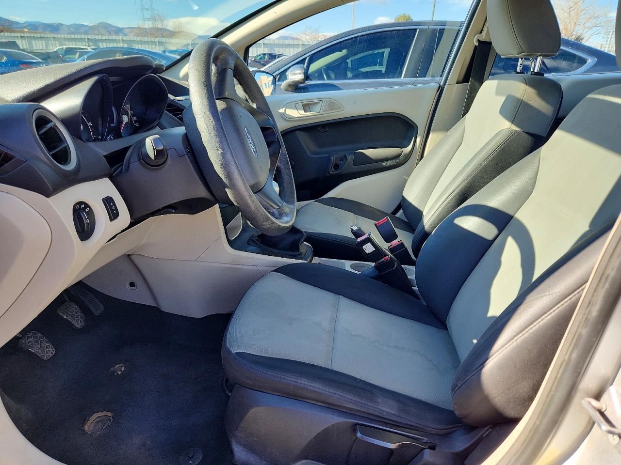2012 FORD FIESTA S photo 19