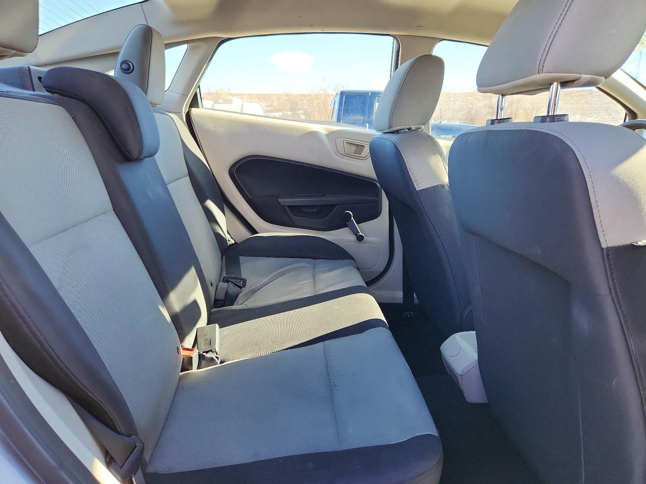 2012 FORD FIESTA S photo 28