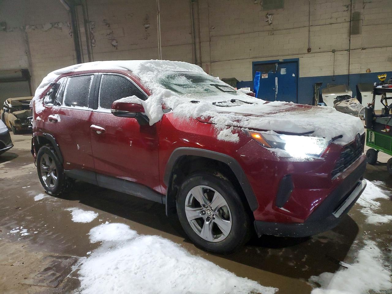 2022 TOYOTA RAV4 XLE photo 4