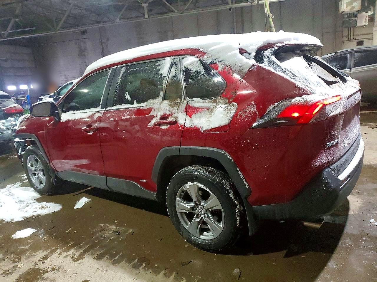 2022 TOYOTA RAV4 XLE photo 2