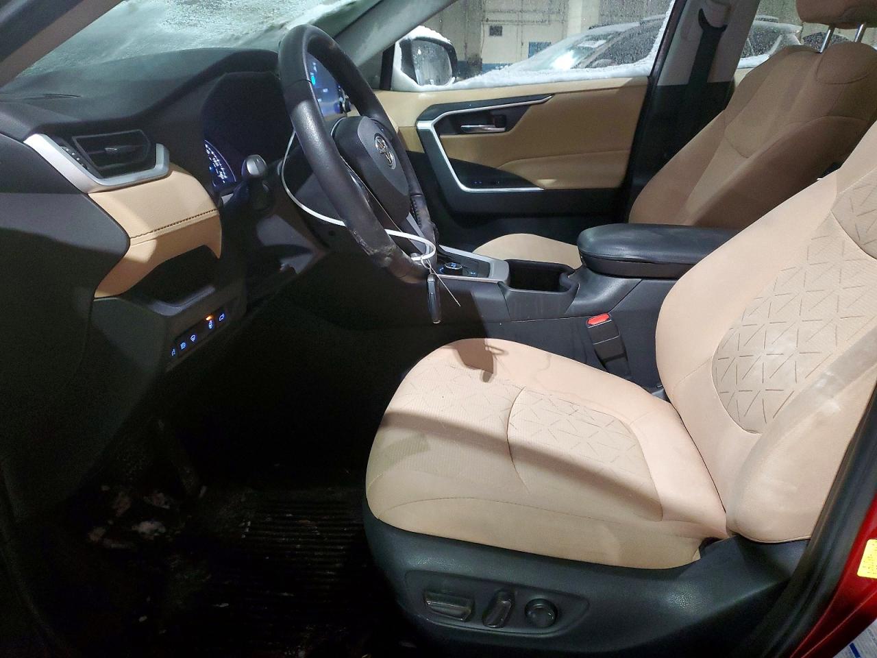 2022 TOYOTA RAV4 XLE photo 7