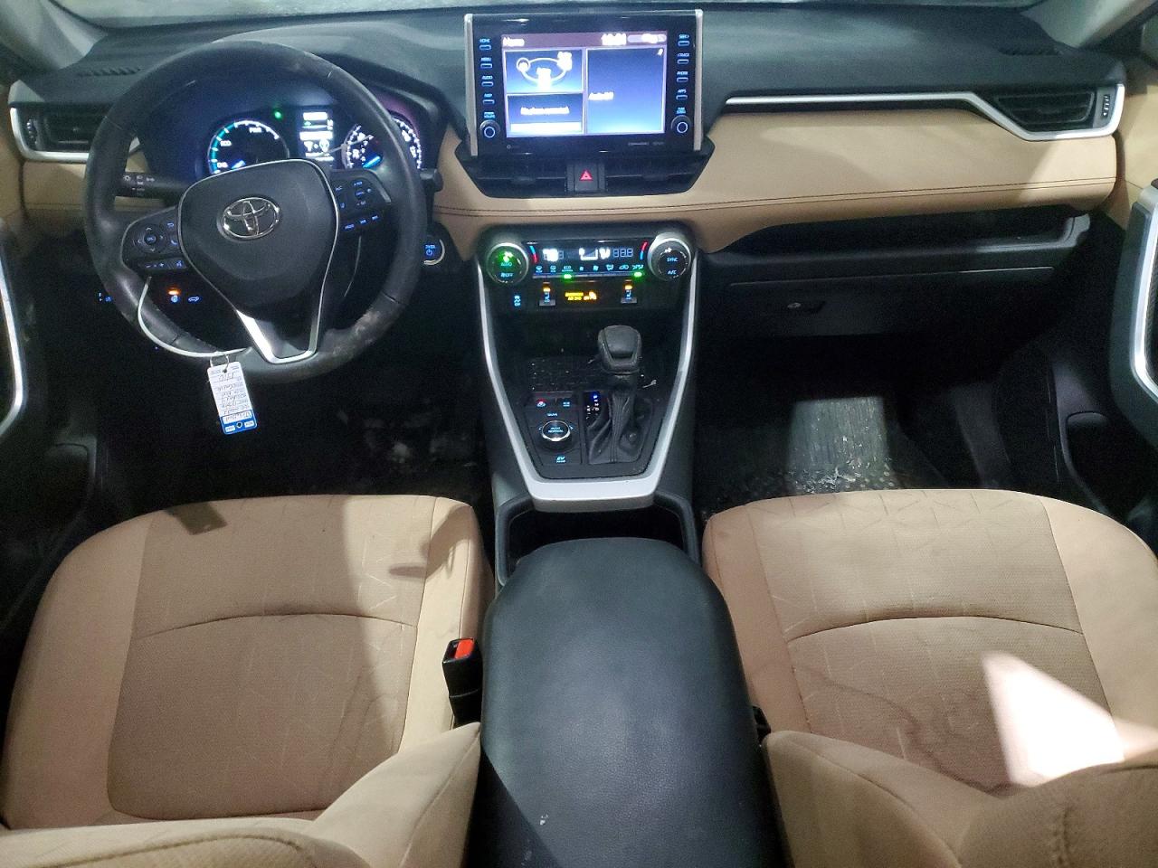 2022 TOYOTA RAV4 XLE photo 8