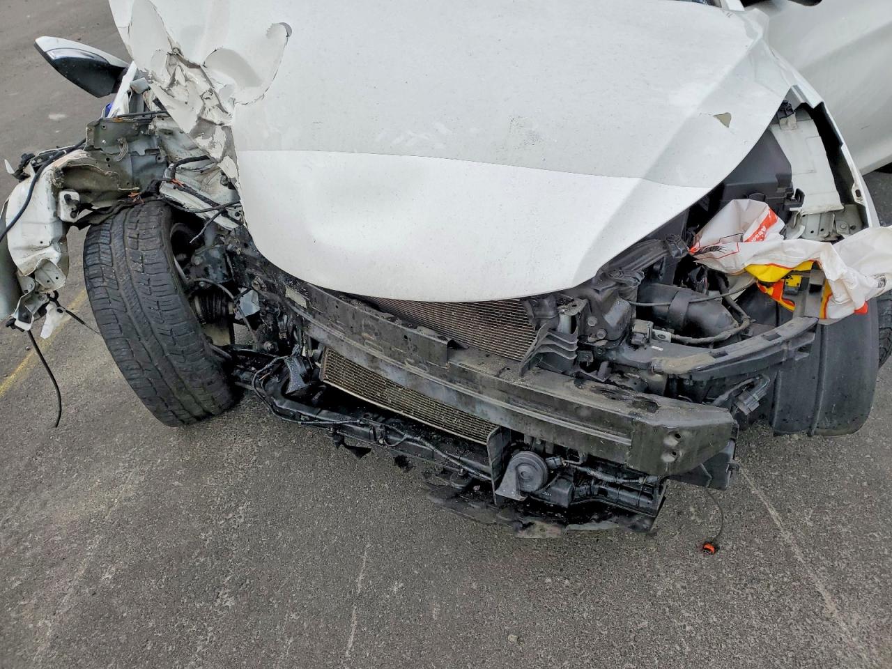 2012 HYUNDAI ELANTRA GLS photo 21