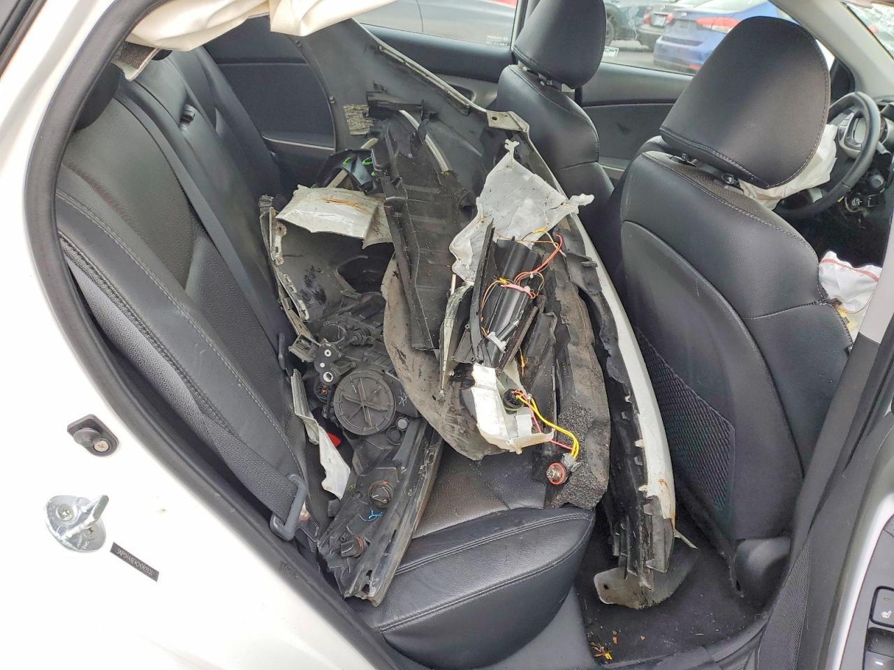 2012 HYUNDAI ELANTRA GLS photo 23