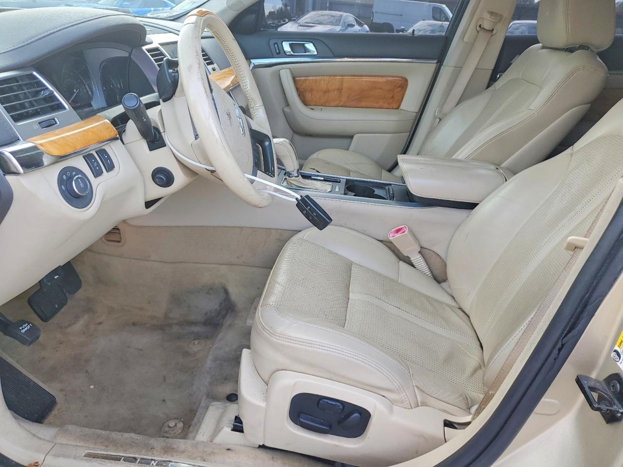 2011 LINCOLN MKS photo 13