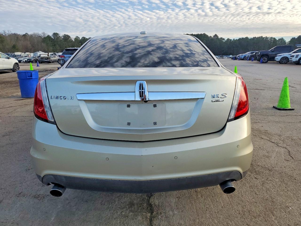 2011 LINCOLN MKS photo 11