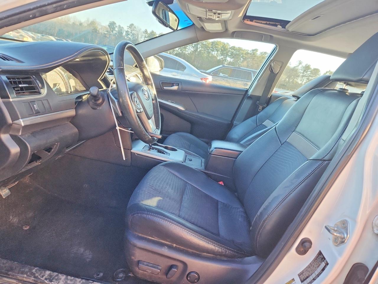 2012 TOYOTA CAMRY SE photo 13