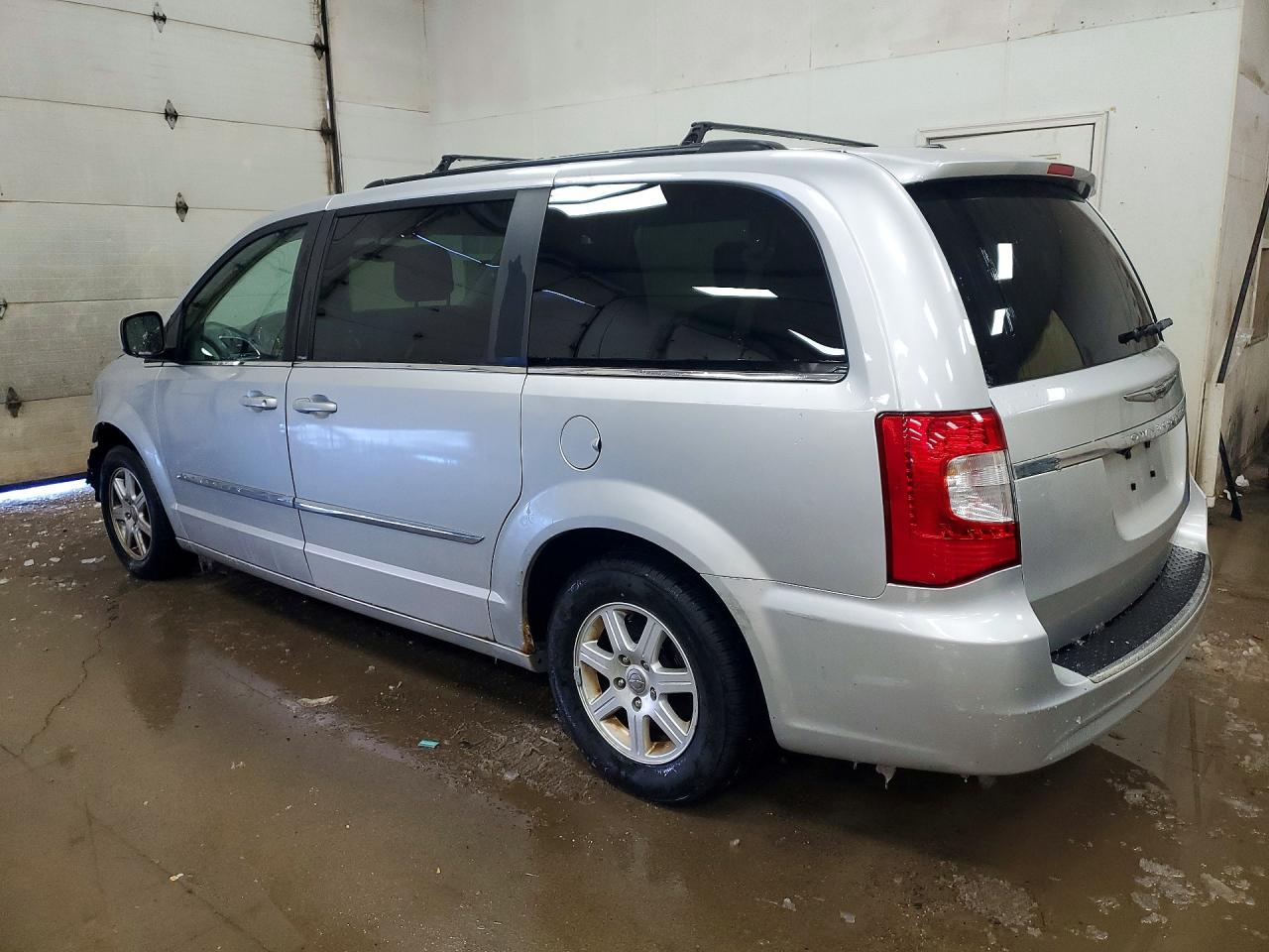 2012 CHRYSLER TOWN & COUNTRY TOURING photo 2