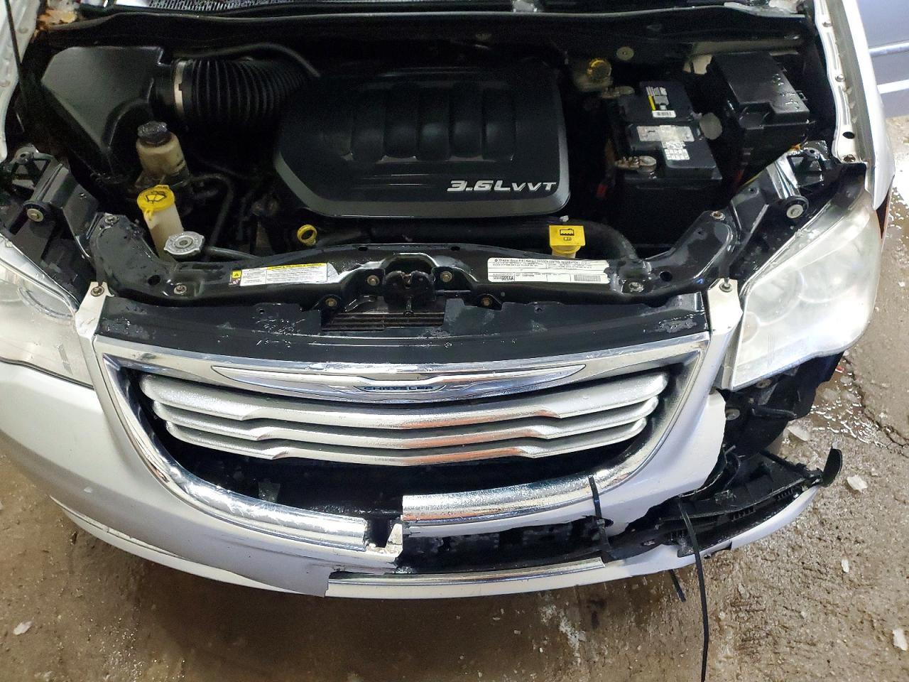 2012 CHRYSLER TOWN & COUNTRY TOURING photo 12