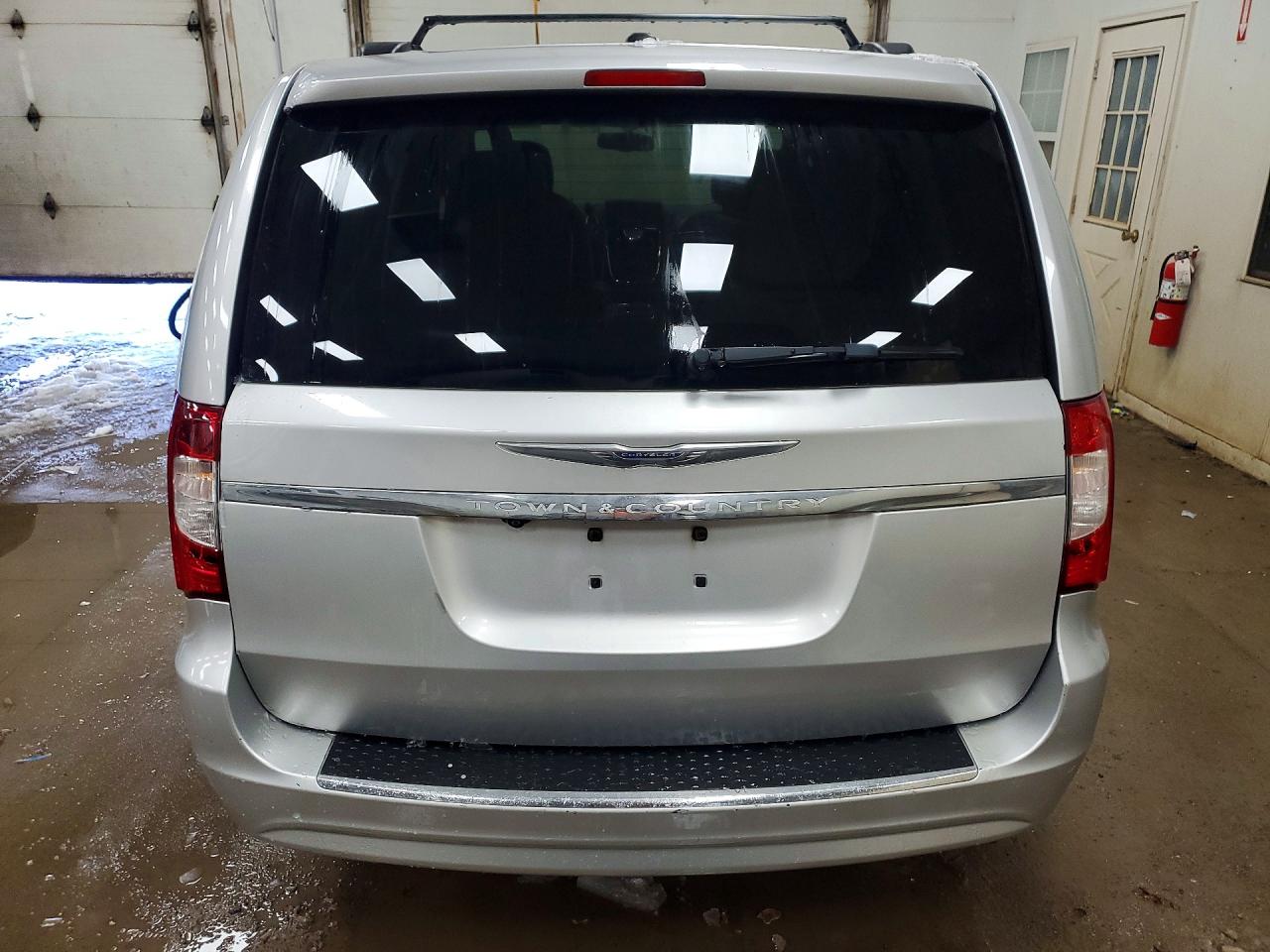 2012 CHRYSLER TOWN & COUNTRY TOURING photo 6