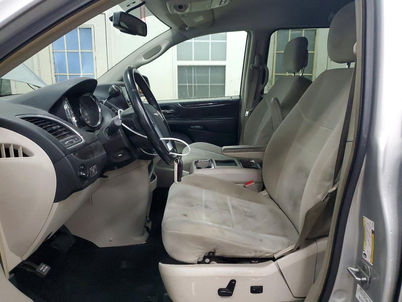 2012 CHRYSLER TOWN & COUNTRY TOURING photo 7