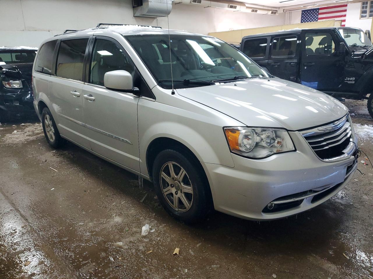 2012 CHRYSLER TOWN & COUNTRY TOURING photo 4