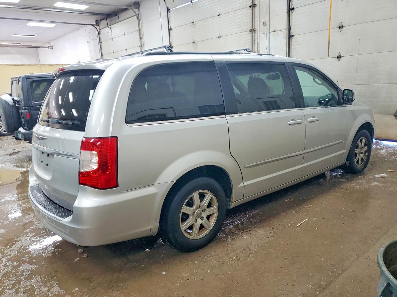 2012 CHRYSLER TOWN & COUNTRY TOURING photo 3