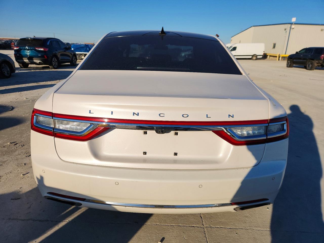 2019 LINCOLN CONTINENTAL RESERVE photo 11