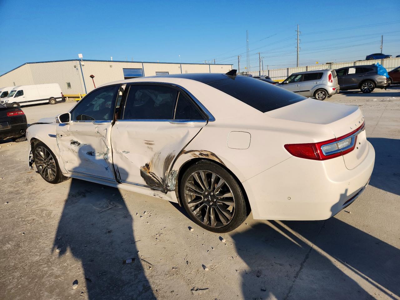 2019 LINCOLN CONTINENTAL RESERVE photo 3