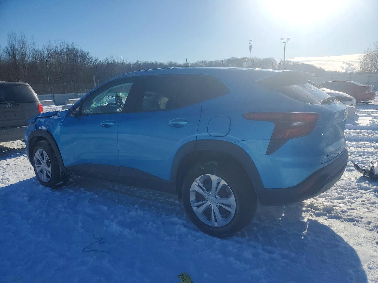 2025 CHEVROLET TRAX LS photo 4