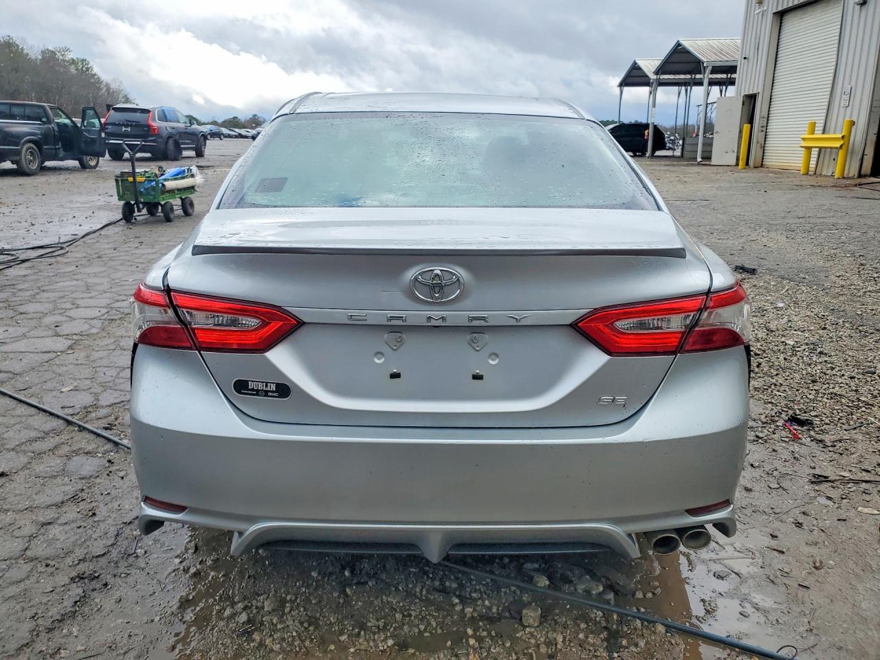2018 TOYOTA CAMRY SE photo 6