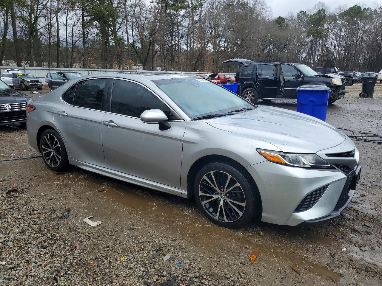 2018 TOYOTA CAMRY SE photo 4
