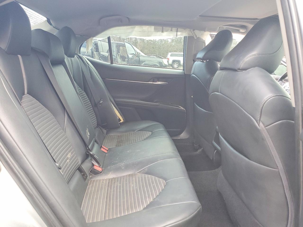 2018 TOYOTA CAMRY SE photo 10