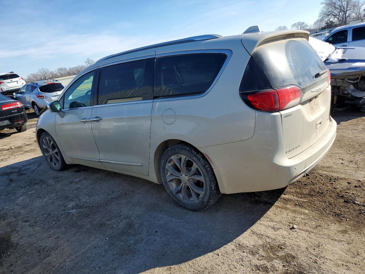 2019 CHRYSLER PACIFICA LIMITED photo 4